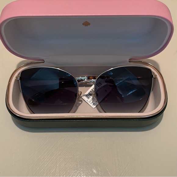 Meet your Posher, Terrica - Picture 2 of 6